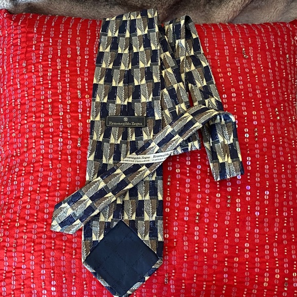 Ermenegildo Zegna 💯 Silk Made in Italy 🇮🇹 Luxurious Timeless Tie